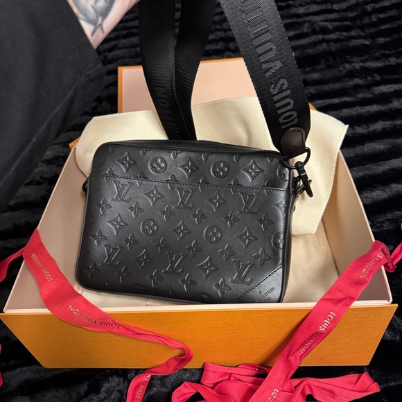 Louis Vuitton Black Monogram Duo Messenger Bag -NIB - Picture 10 of 14